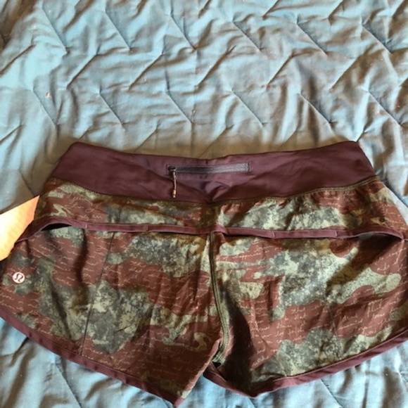 Lululemon Speed Shorts (Green/Black) Size 8 NWT - Picture 2 of 2